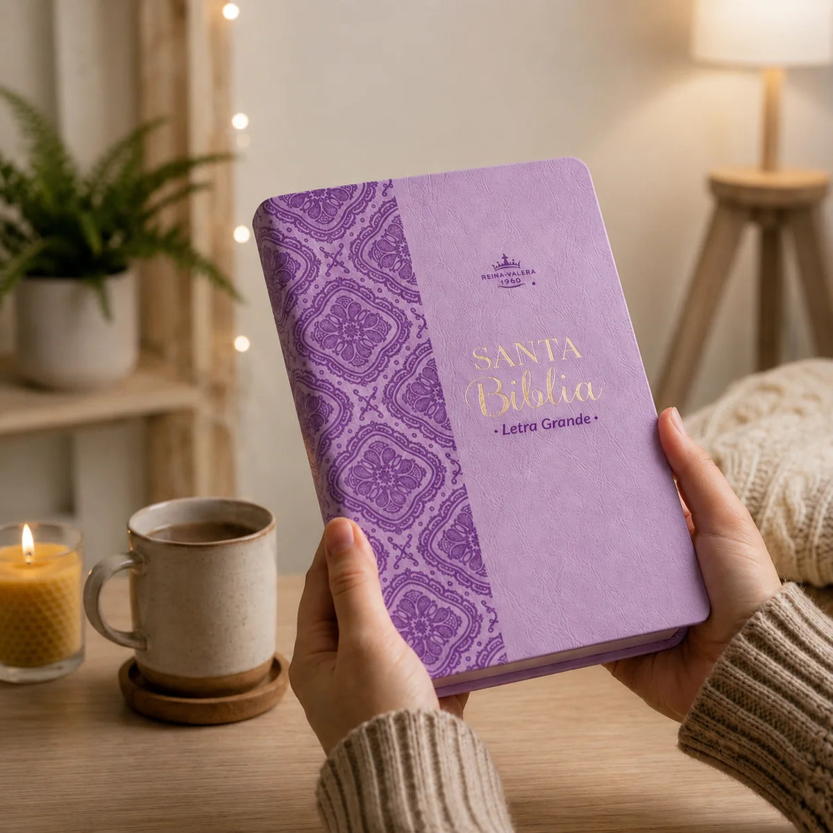 Bella Biblia Color Violeta / Letra Grande