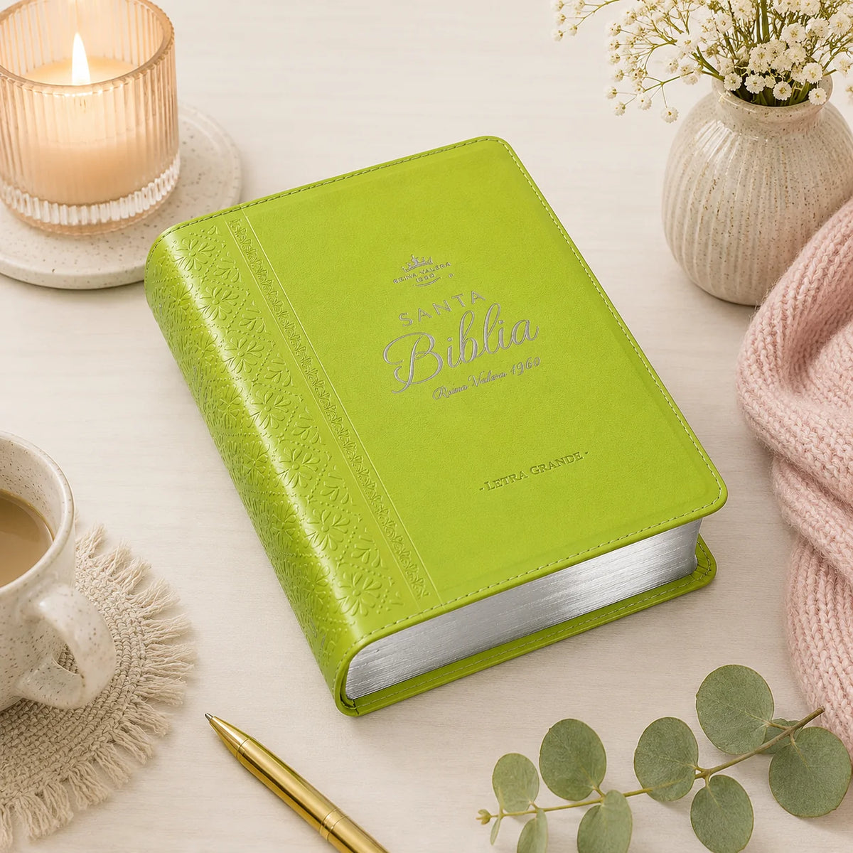 Hermosa Biblia tamaño portátil